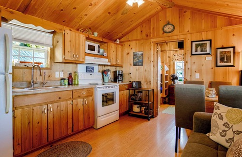 Valois Cottage | The Trottage: Modern 2 Bedroom Seneca Lake Home