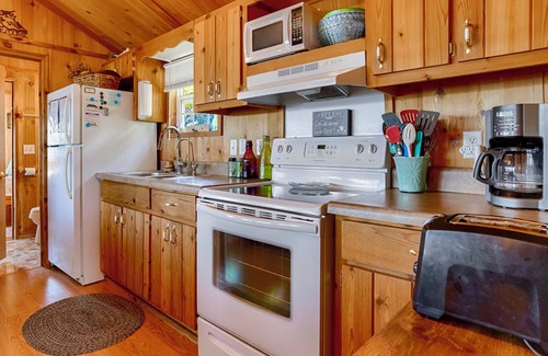 Valois Cottage | The Trottage: Modern 2 Bedroom Seneca Lake Home