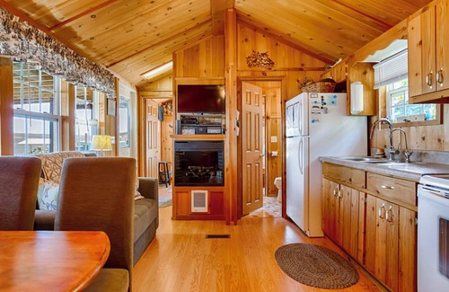 Valois Cottage | The Trottage: Modern 2 Bedroom Seneca Lake Home