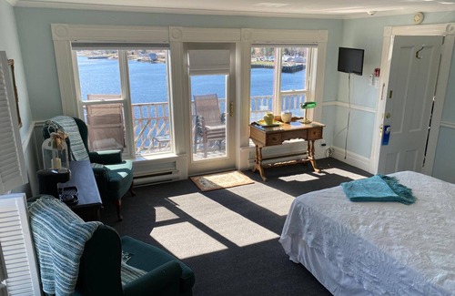 Hubbards Hotel | The Tuna Blue Inn and Restaurant