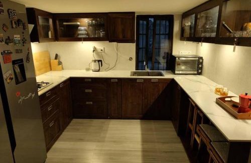 Kolkata Apartment | The Turquoise Letterbox - Loft suite at Central