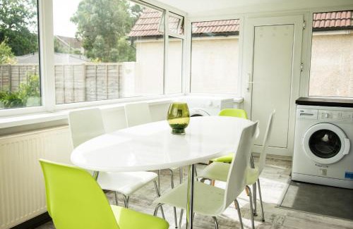 Crawley Villa | The Tushmore