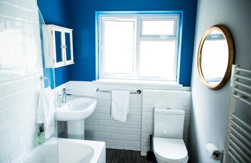 Crawley Villa | The Tushmore