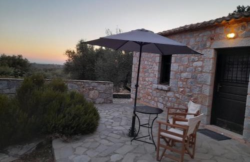 Omales Apartment | The Two Carob Trees, Traditional Stonehouse, Nikandri, Pirgos Diros