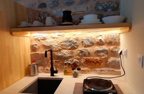 Omales Apartment | The Two Carob Trees, Traditional Stonehouse, Nikandri, Pirgos Diros