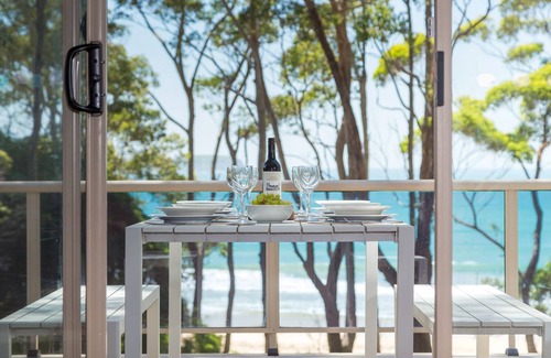 Denhams Beach Villa | THE ULTIMATE EXPERIENCE- DIRECT BEACH FRONT VILLA WITH AMAZING VIEWS