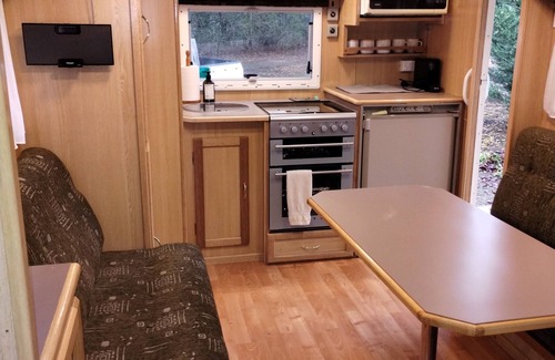 Mylor House | The Van. Off grid, self contained and toasty warm. 5 minutes to Hahndorf.