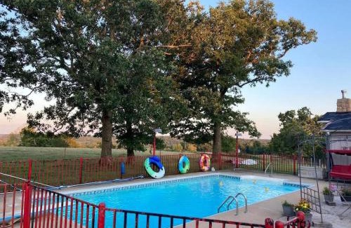 Siloam Springs Apartment | The Varnadoe Villa- Farm Stay