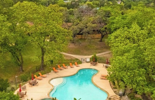 Medina Cabin | The View Cabin King Bed: Texas Hill Country Resort