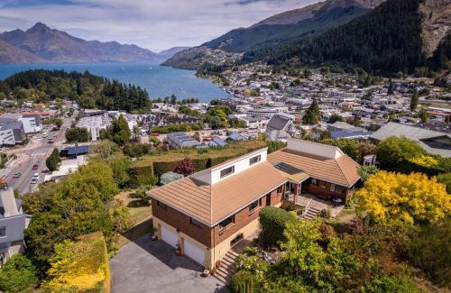 Queenstown City Centre House | The view of Queenstown
