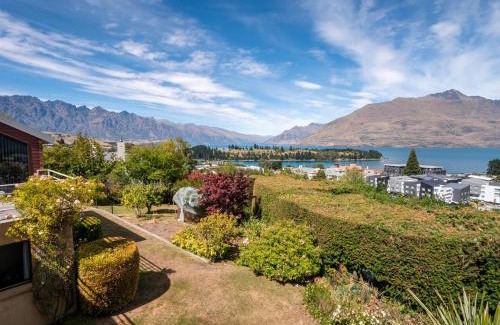 Queenstown City Centre House | The view of Queenstown