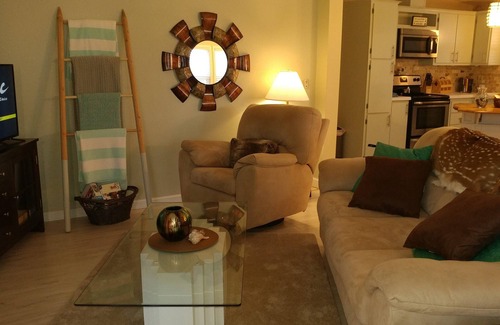 The Villages House | THE VILLAGES, EZ access to shopping + squares, Pet Friendly, remodeled.