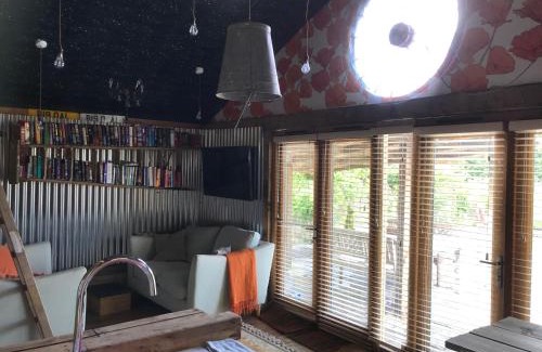 Haslemere Apartment | The Wackery