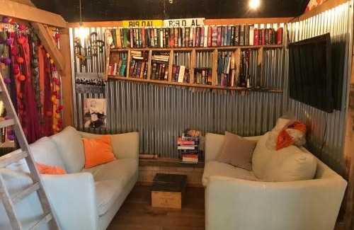 Haslemere Apartment | The Wackery