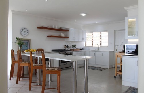 Jeffreys Bay House | @The Waves beach accommodation with sea and mountain views!n7 Bedrooms