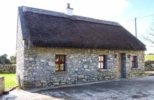 Kinvara Cottage | THE WELL HOUSE, pet friendly in Kinvara, County Galway