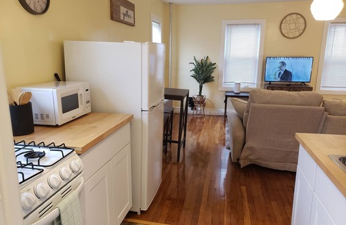 West End Apartment | The West Loft at Dartmouth Avenue *New 1-Bed Apt
