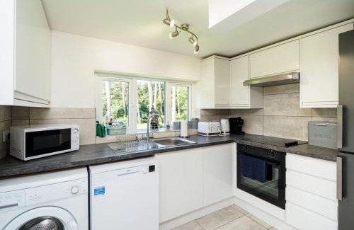 Upper Dicker House | The White Cottage at Gildridge + Private Hot Tub+EV