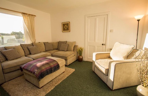 Elgin House | The White Cottage