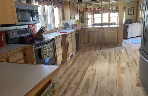 Klamath Falls House | THE WHITE HAVEN 7 beds, large yard, pets