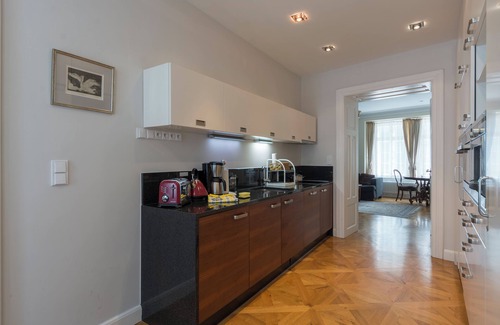 Josefov Apartment | The White Swan: Luxurious Old Town Double with Air-con, Quiet/out of crowds St.