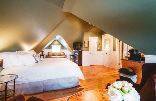 Whitewater Region Hotel | The Whitewater Inn