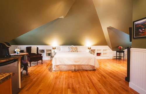Whitewater Region Hotel | The Whitewater Inn
