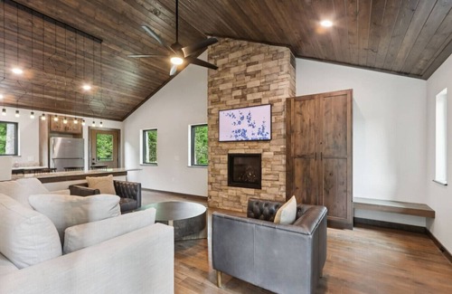 Lake Delton Cabin | The Willow at Treetop Villas