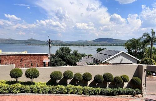 Kosmos Villa | The Windsor- Hartbeespoort Dam