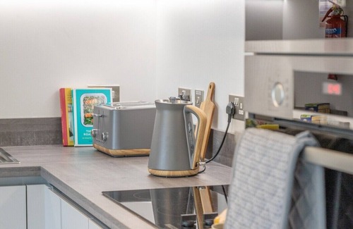 Lochwinnoch Apartment | The Winnoch - modern 2 bed flat