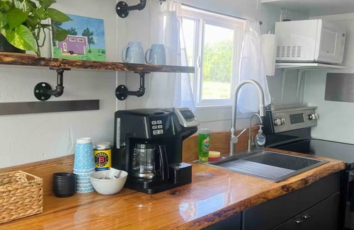 Bendena House | The Wisteria, Tiny Home Getaway