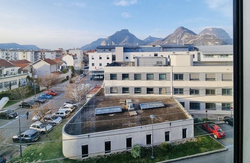 Quartier Chorier-Berriat Apartment | The Woodland at Grenoble ๐ฐ #CZ