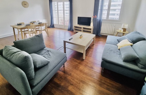 Quartier Chorier-Berriat Apartment | The Woodland at Grenoble ๐ฐ #CZ