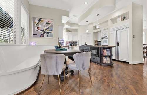 Panther Creek House | The Woodlands luxury private Estate Pool&Spa 5bed5bath Dog friendly