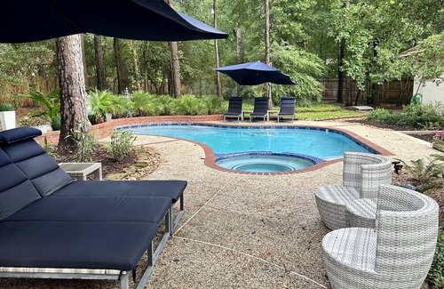 Panther Creek House | The Woodlands luxury private Estate Pool&Spa 5bed5bath Dog friendly