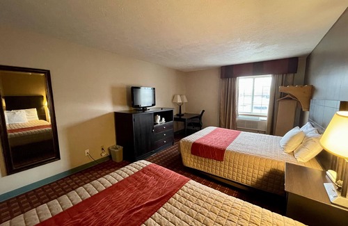 Connersville Hotel | The Woodridge Inn