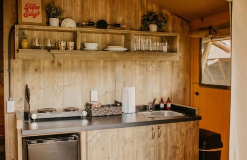 Flag Pond Cabin | The Woody Unit 6 - Glamping Retro