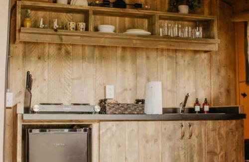 Flag Pond Cabin | The Woody Unit 6 - Glamping Retro