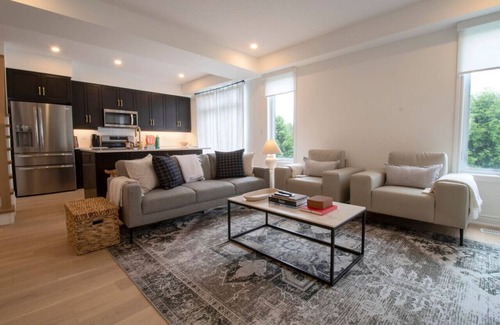 Midland House | The Wright House - Modern 3BDRM home in Midland!