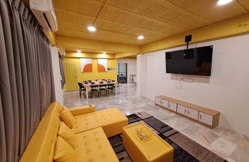 Hua Mak Villa | The Yellow House Poolvilla