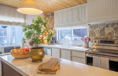 Hastings Highlands Cottage | The York House - Two Bedroom Cottage, Sleeps 8