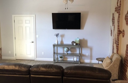 Iola Apartment | The Zahn suite is on the historic square in Iola, Kansas