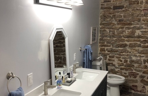 Iola Apartment | The Zahn suite is on the historic square in Iola, Kansas