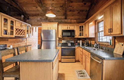 Hunter Cabin | @TheBridgeChalet Log Cabin .5 miles to Hunter 3BR
