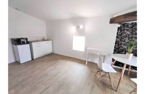 Theize Apartment | "Theizé" apartment in Theizé, sauna