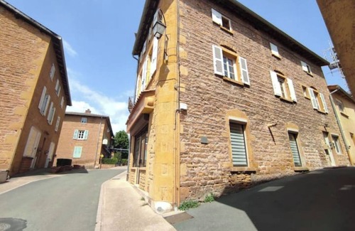 Theize Apartment | "Theizé" apartment in Theizé, sauna
