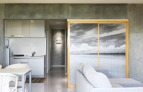 Higashionna House | Theme Suite 101 Overlooking the sea A modern mansion designed by an architect and a photographe/Uruma Okinawa