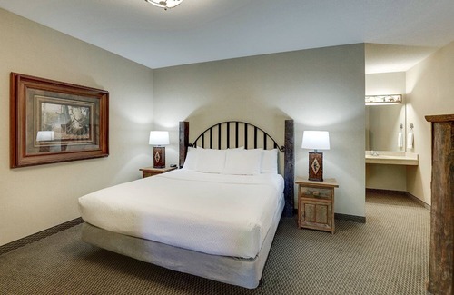 Johnston Hotel | Theme Suite w/Whirlpool Cottage, Fireplace, Stoney Creek Johnston | 2 Units