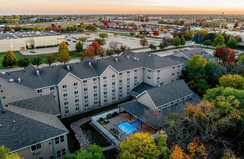 Johnston Hotel | Theme Suite w/Whirlpool Cottage, Fireplace, Stoney Creek Johnston | 2 Units