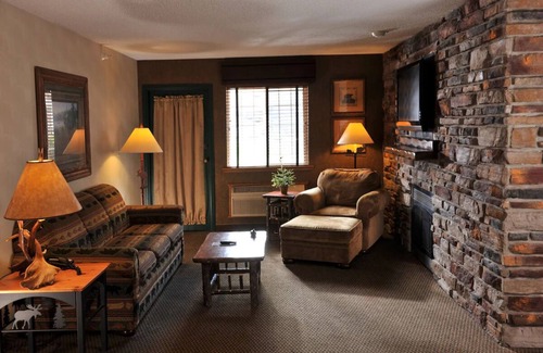 St. Joseph Hotel | Theme Suite Whirlpool, Stoney Creek, Living Room and Hot Tub | 2 Units